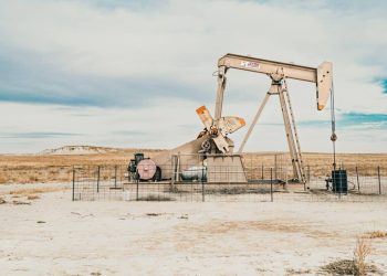 Oil and natural gas: Oil is back below the $83.00 level